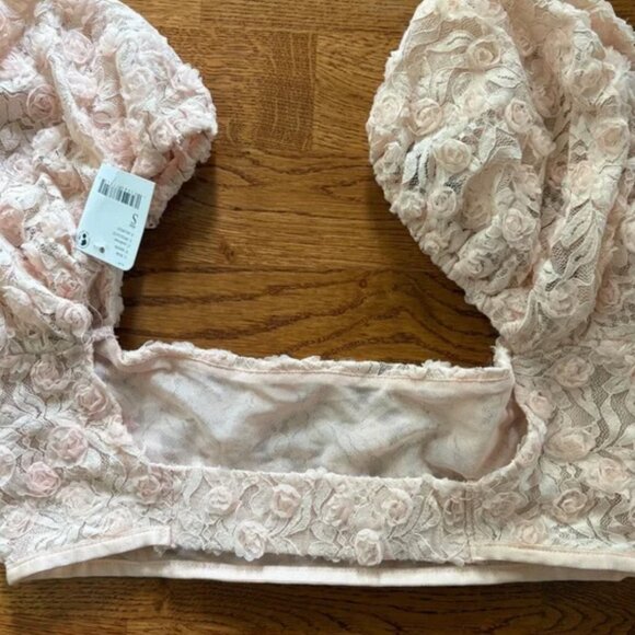 Free People Modern Romance Brami blush pink floral 3D puff sleeve crop top NWT - Picture 3 of 3